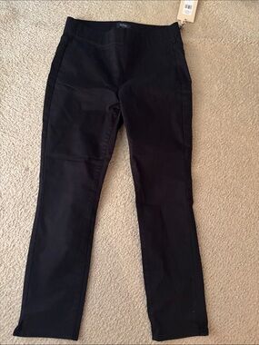 NYDJ Black Pull on ankle with small slit on bottom Size 6 NWT